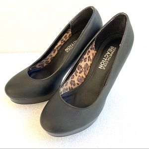 Kenneth Cole Black Platform Pump